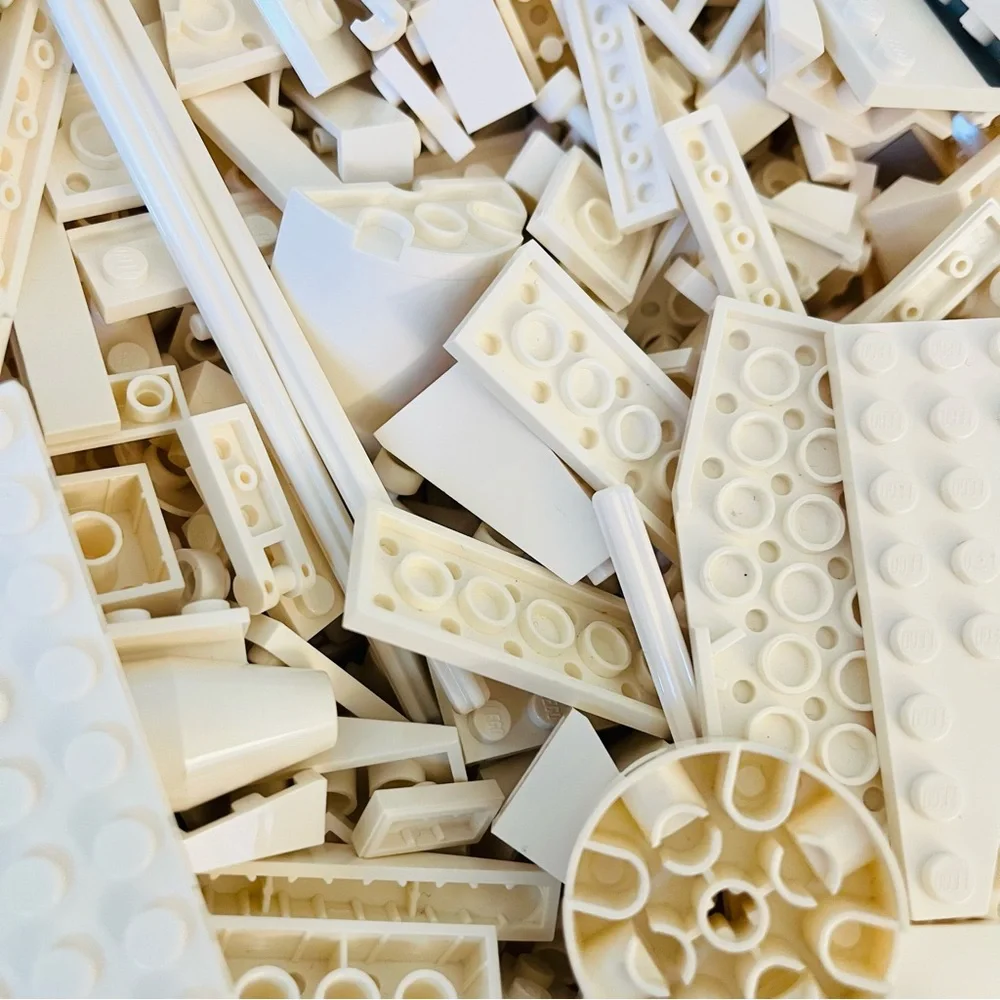 LEGO | Random assortment of white lego bricks, pieces, and parts 1lb + - Picture 2 of 5